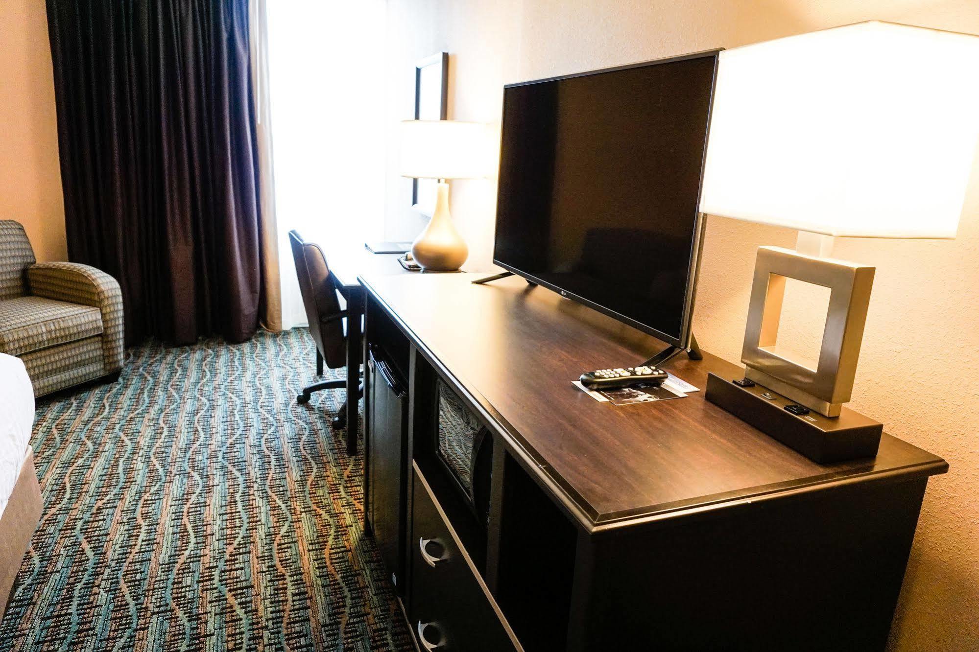 Boarders Inn & Suites By Cobblestone Hotels - 格兰德岛 外观 照片